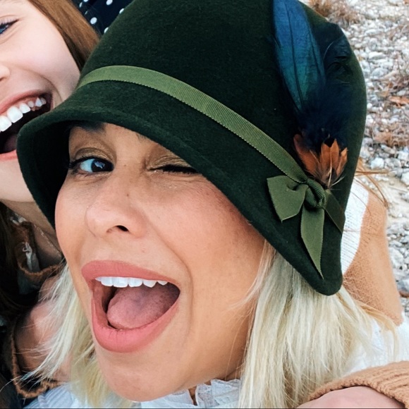 Nice to meet you!! My name is Christina 💕 - Picture 2 of 2